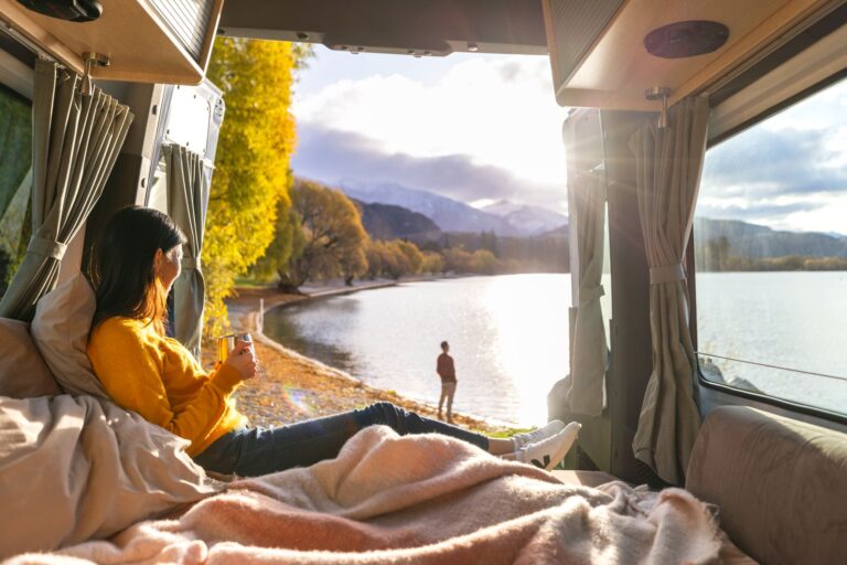Campervan at Lake Wanaka - Explore the diverse landscape of New Zealand by comfortable campervan